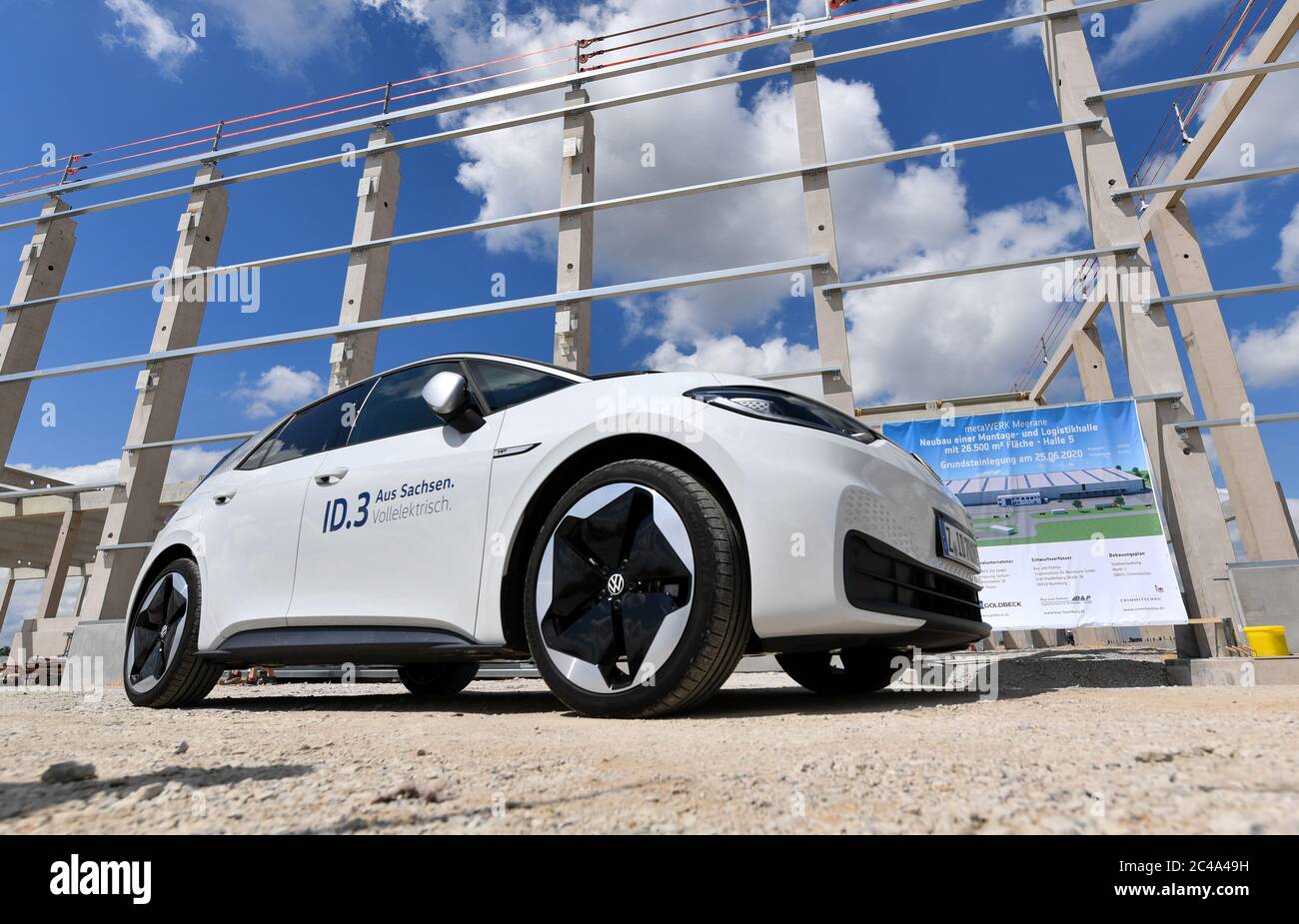 25 June 2020, Saxony, Meerane: A VW ID.3 stands in front of the  construction site for a new logistics hall in the Meerane industrial park.  Volkswagen Sachsen will rent this 25,000 square