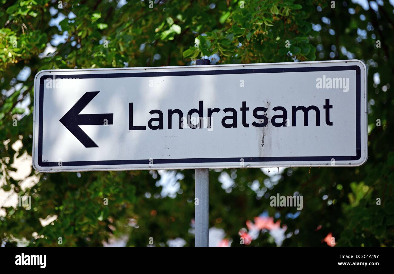 Saalfeld Germany 25th June 2020 A Sign In The City Centre Points The Way To The