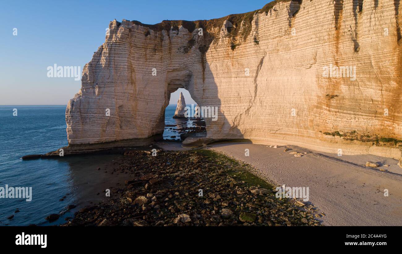 Etretat normandy france hi-res stock photography and images - Alamy