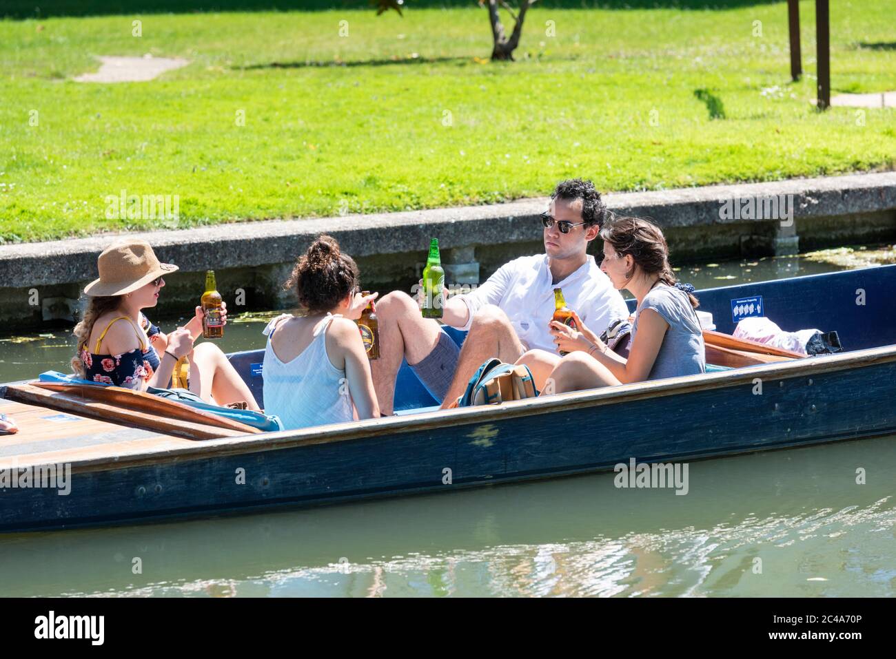 Cambridge, UK. 25th June, 2020. People enjoy the heatwave punting on the River Cam as temperatures rise above 30 degrees centigrade. The river is very quiet due to the shutting of most punting companies during the coronavirus lockdown. There are also warnings of high ultraviolet violet rays in the less polluted summer weather. Credit: Julian Eales/Alamy Live News Stock Photo