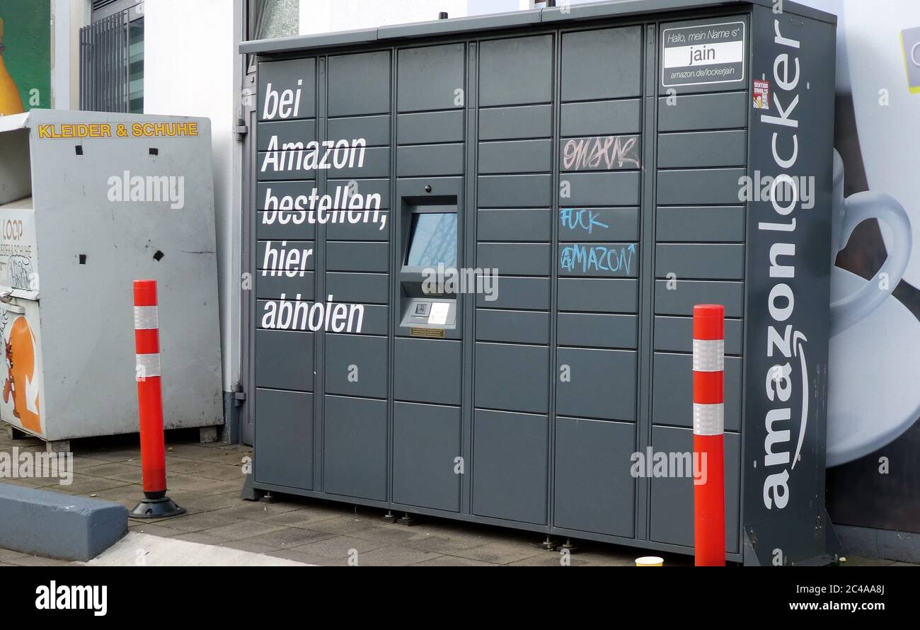 Amazon packages locker hi-res stock photography and images - Alamy