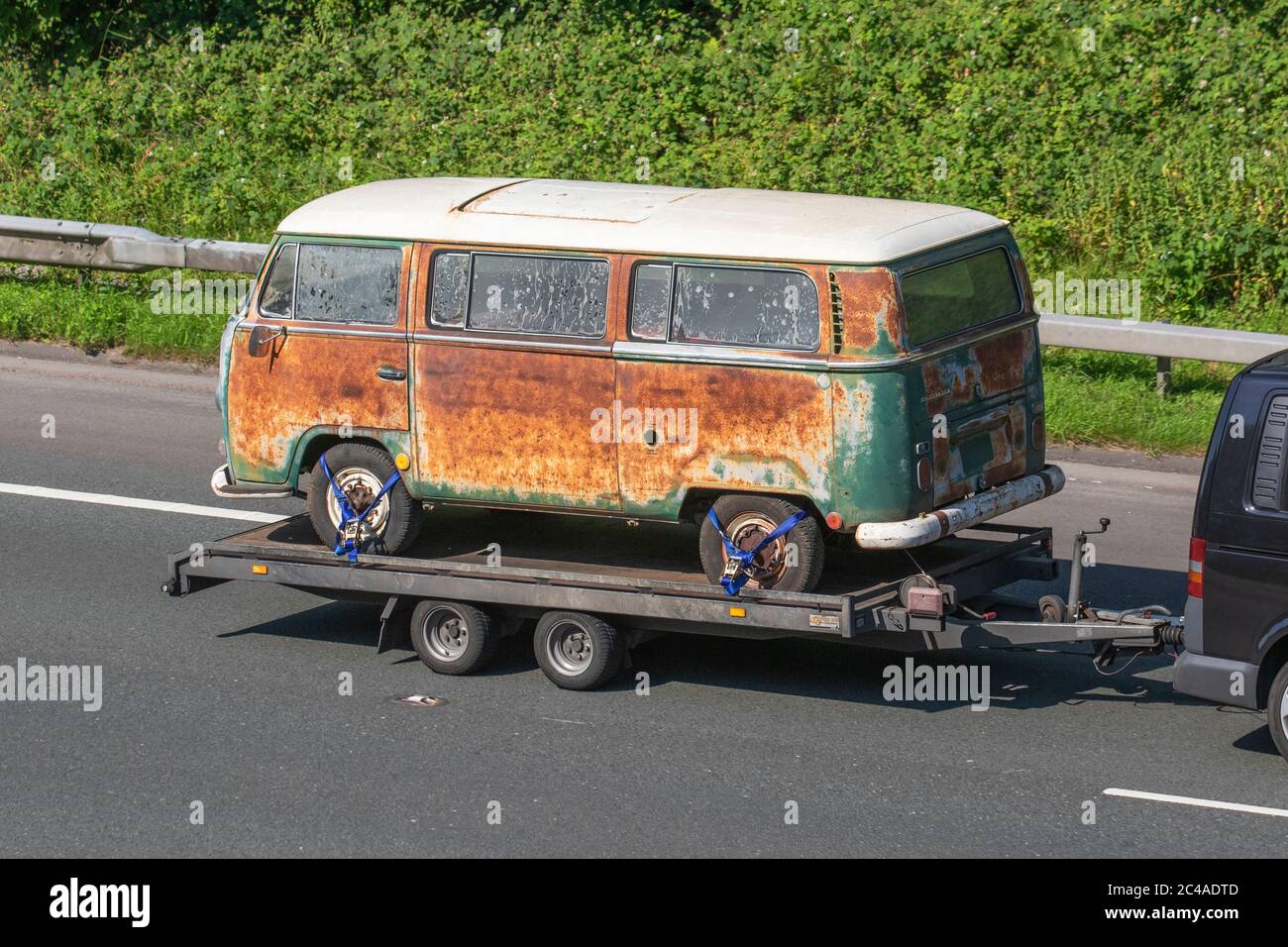 VW Volkswagen kombi barn 