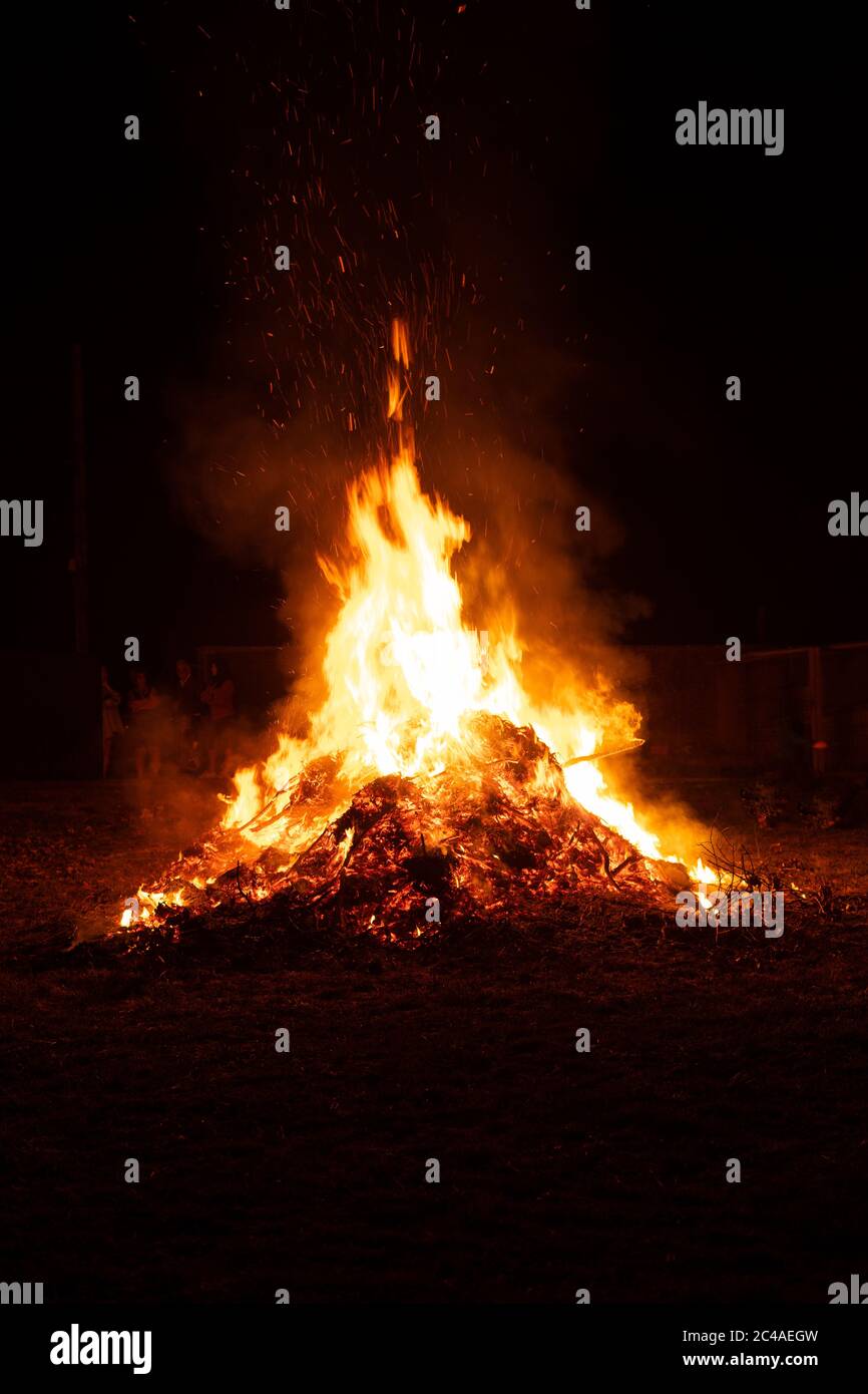Big bonfire burning in the night Stock Photo - Alamy