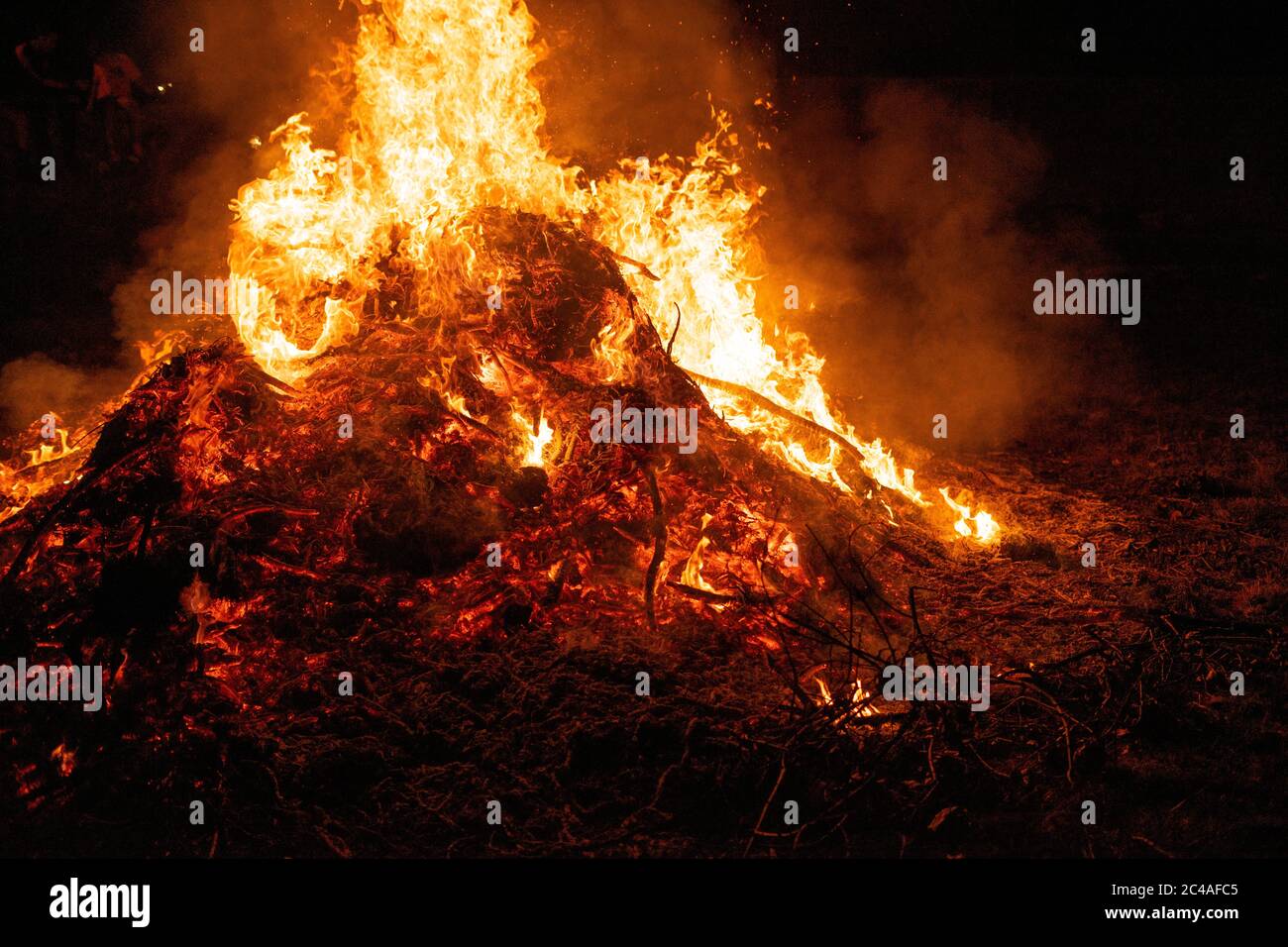 Big bonfire burning in the night Stock Photo - Alamy