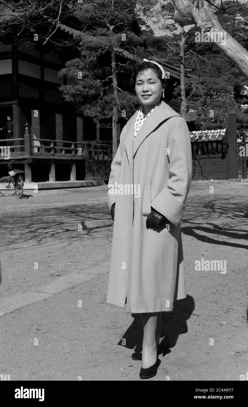 Japanese fashion model woman female posing for photographers 1950's Street Scene, Japan Stock Photo