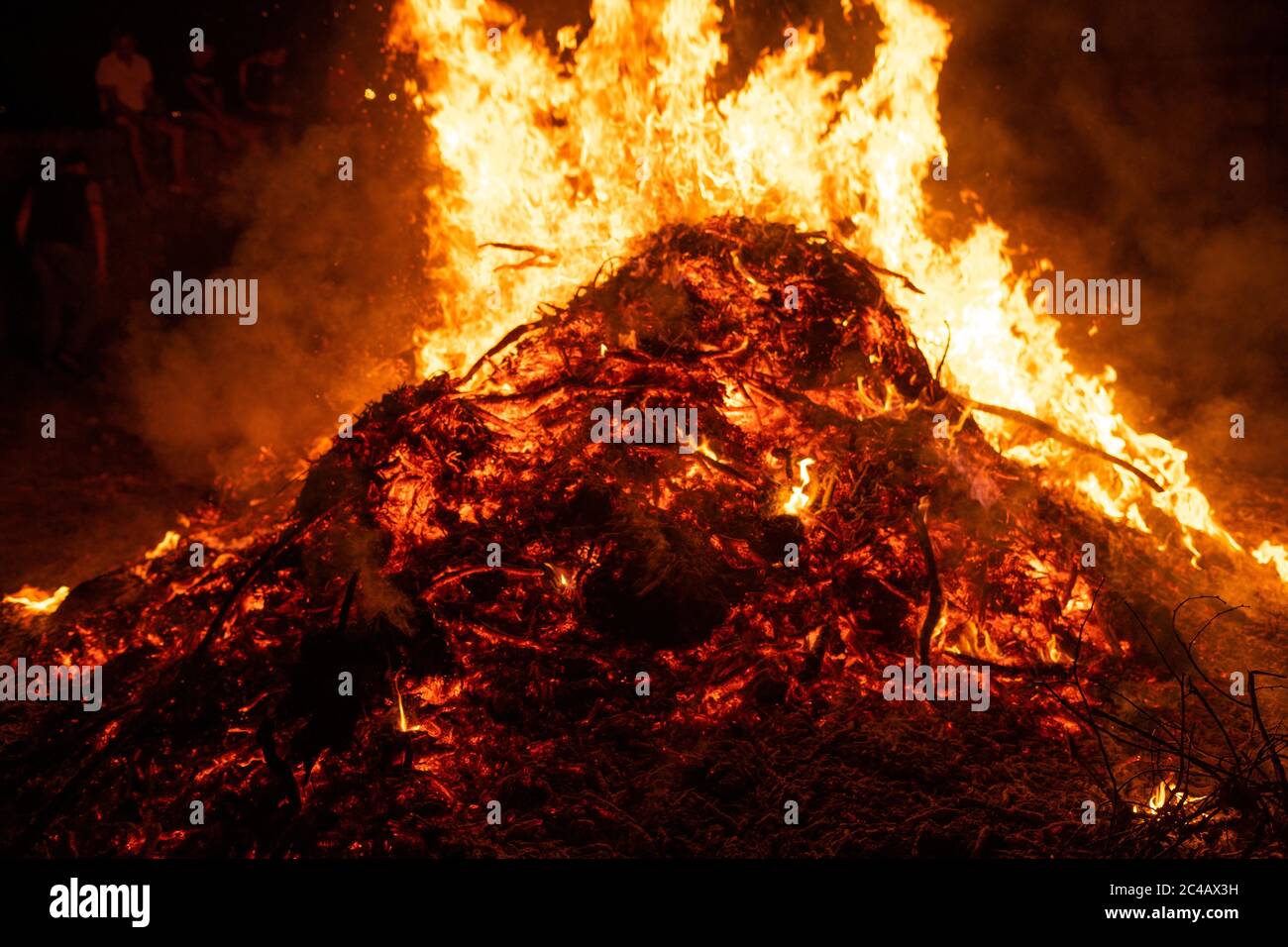 Big bonfire burning in the night Stock Photo - Alamy