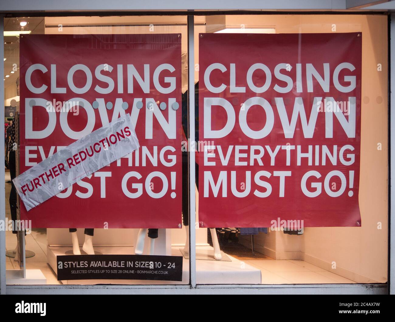 Closing down notice in shop window Stock Photo