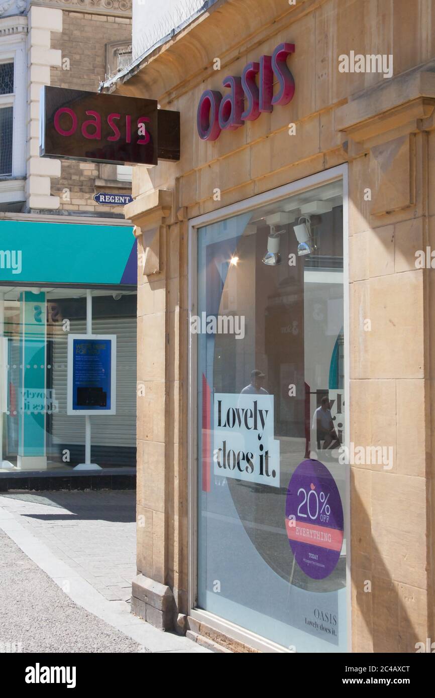 Fashion Brand Oasis High Resolution Stock Photography and Images Alamy