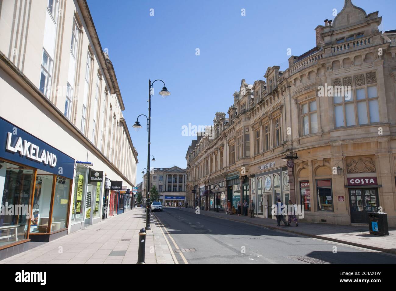Shops and cafes on The Promenade in Cheltenham, Gloucestershire in the UK Stock Photo