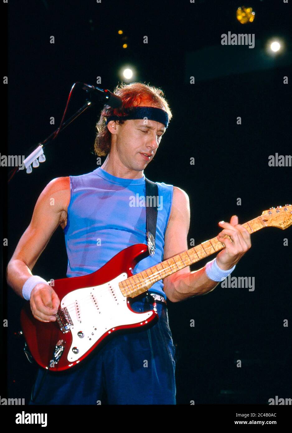 Mark Knopfler of Dire Straits in concert at Wembley Arena,London 1985 Stock Photo