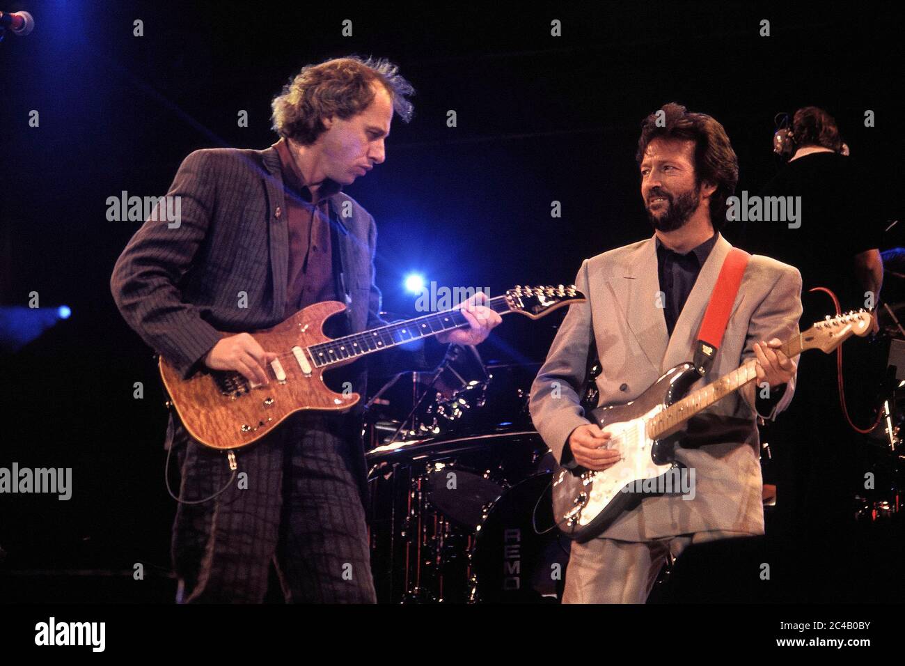 Mark Knopfler of Dire Straits in concert at Wembley 1988 with Eric Clapton as guest star Stock Photo