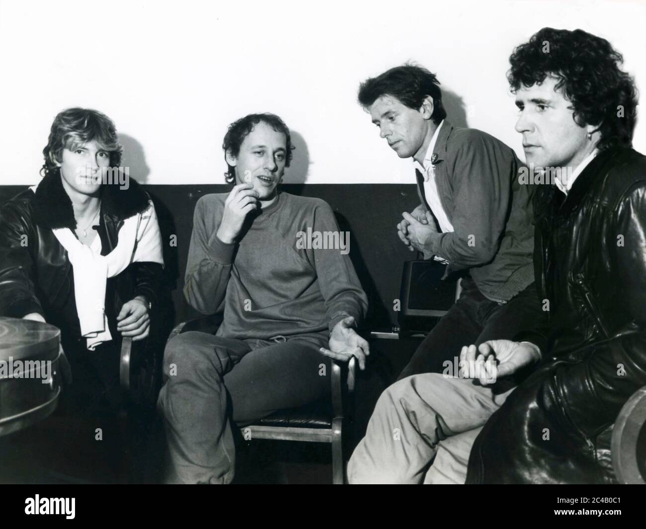 Dire Straits with Hal Lindes(left),Mark Knopfler, Pick Withers and John Illsley in discussion at Phonogram Records,London. Stock Photo