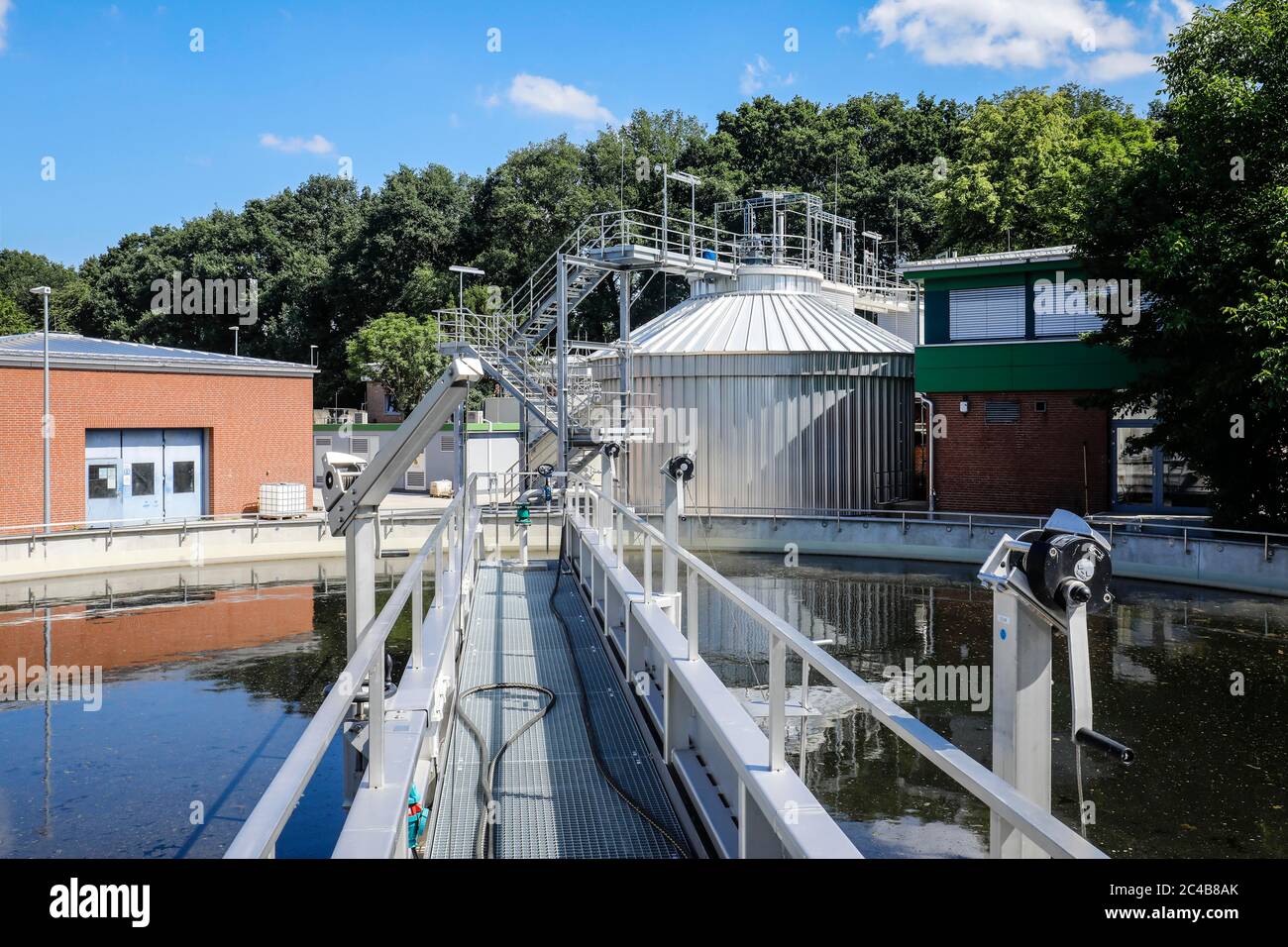 Wastewater treatment in the wastewater treatment plant, Voerde, Lower