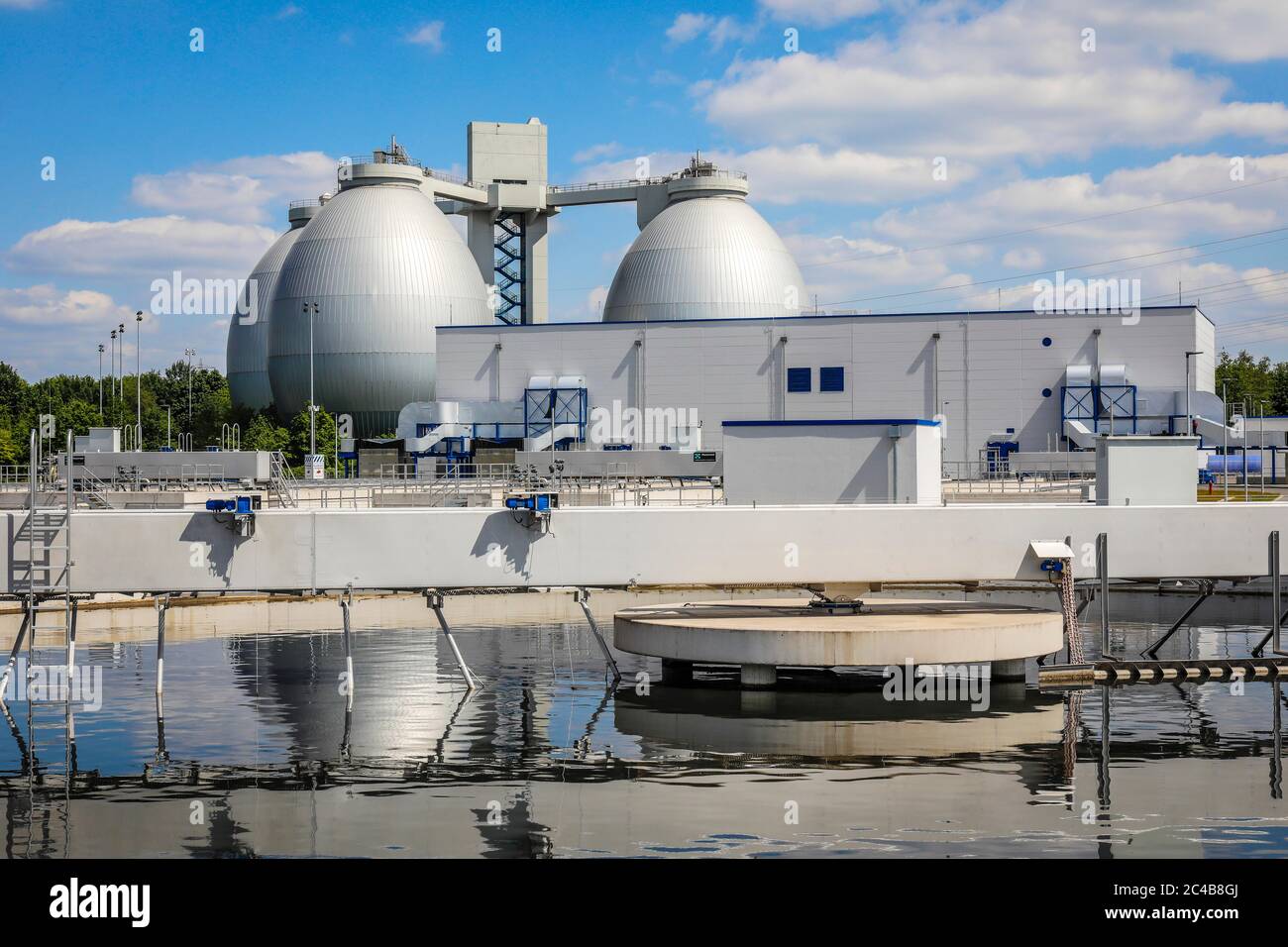 Wastewater treatment in the new sewage treatment plant Emschermuendung