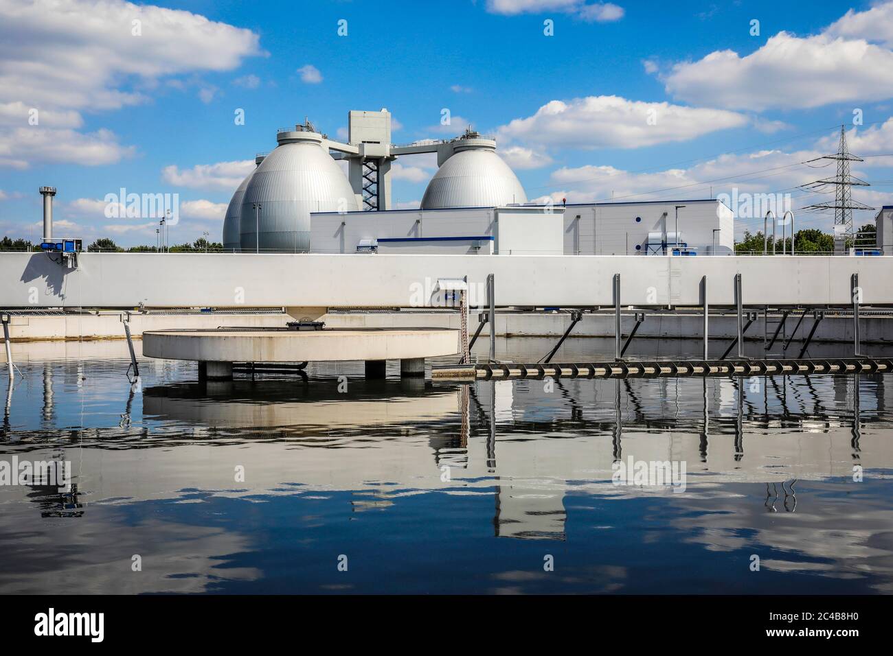 Wastewater treatment in the new sewage treatment plant Emschermuendung