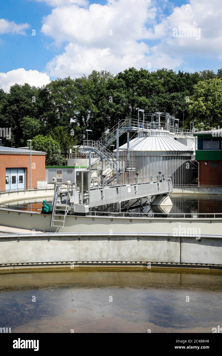 Wastewater treatment in the wastewater treatment plant, Voerde, Lower