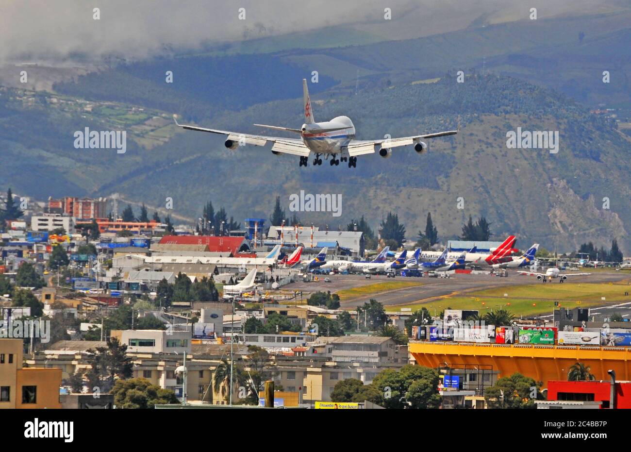 Boeing 747 landing on old Quito international airport, Ecuador Stock
