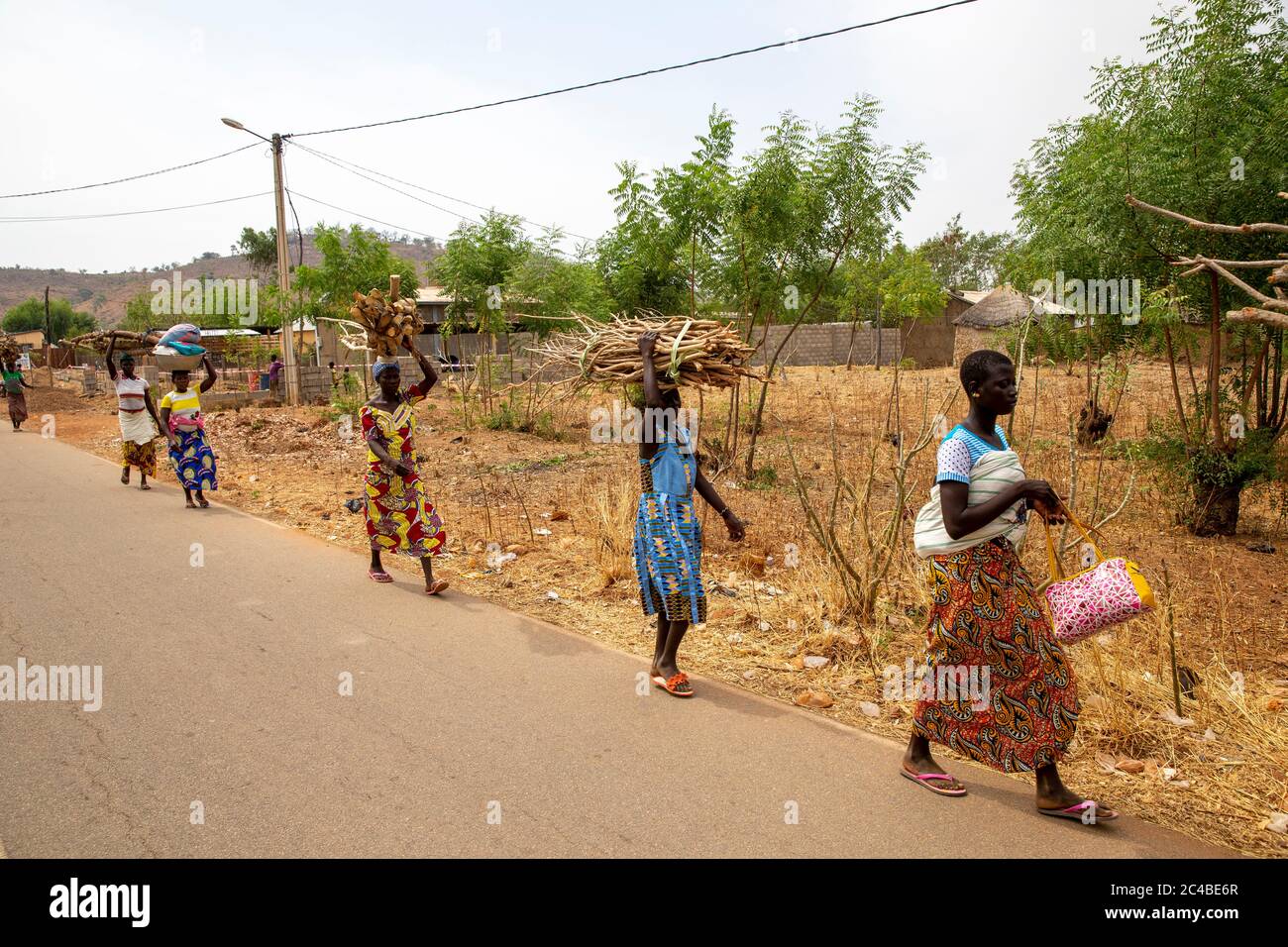 Women carrying bags and firewood in korbongou, togo Stock Photo