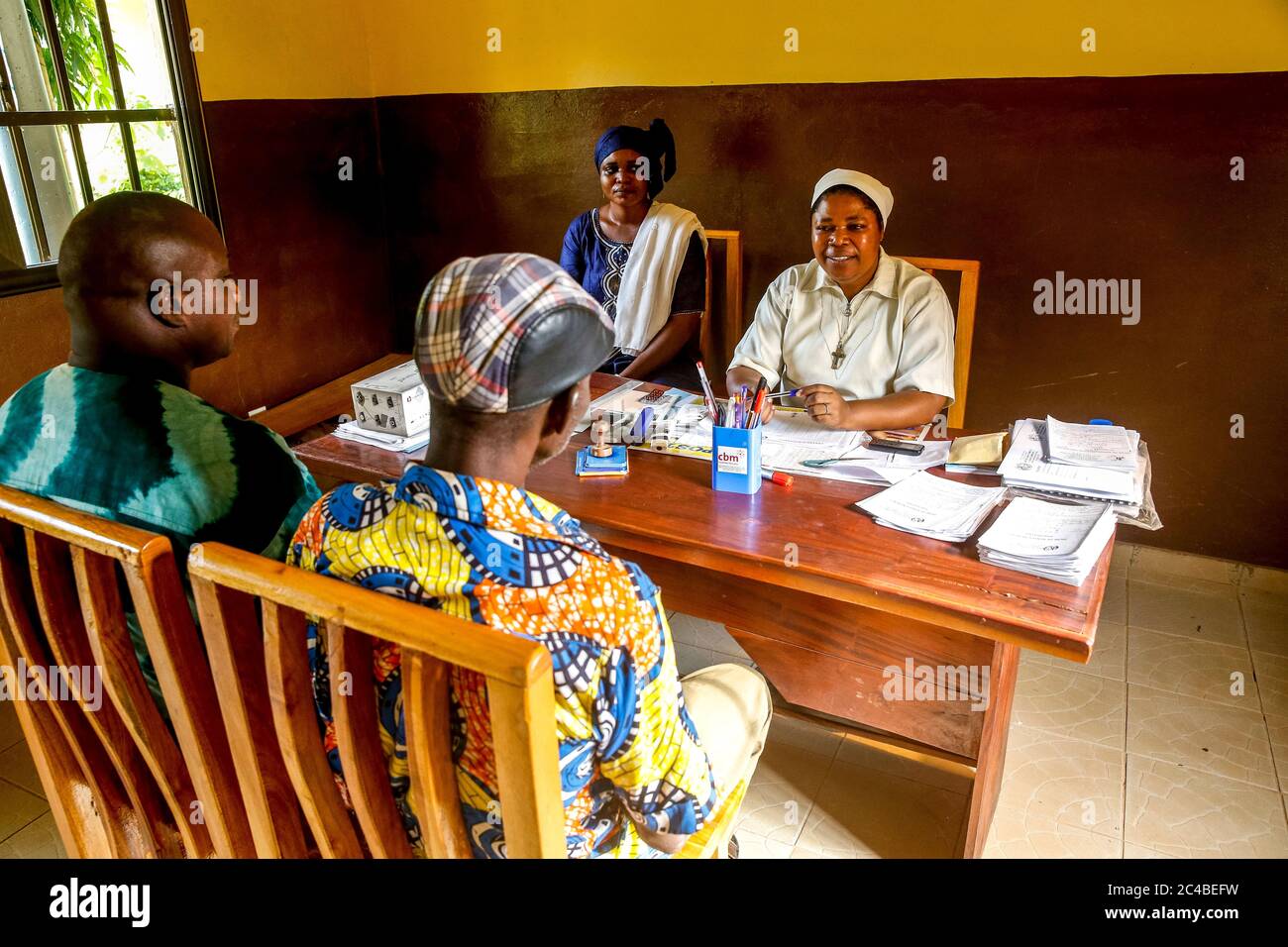 Group smiling people africa hi-res stock photography and images - Alamy