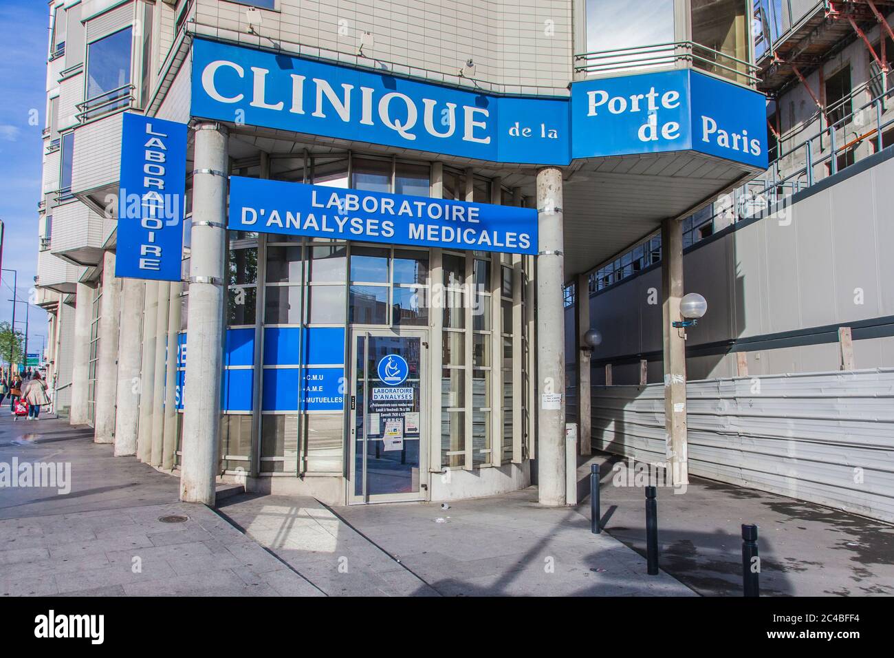 Clinique de la porte de paris Stock Photo - Alamy