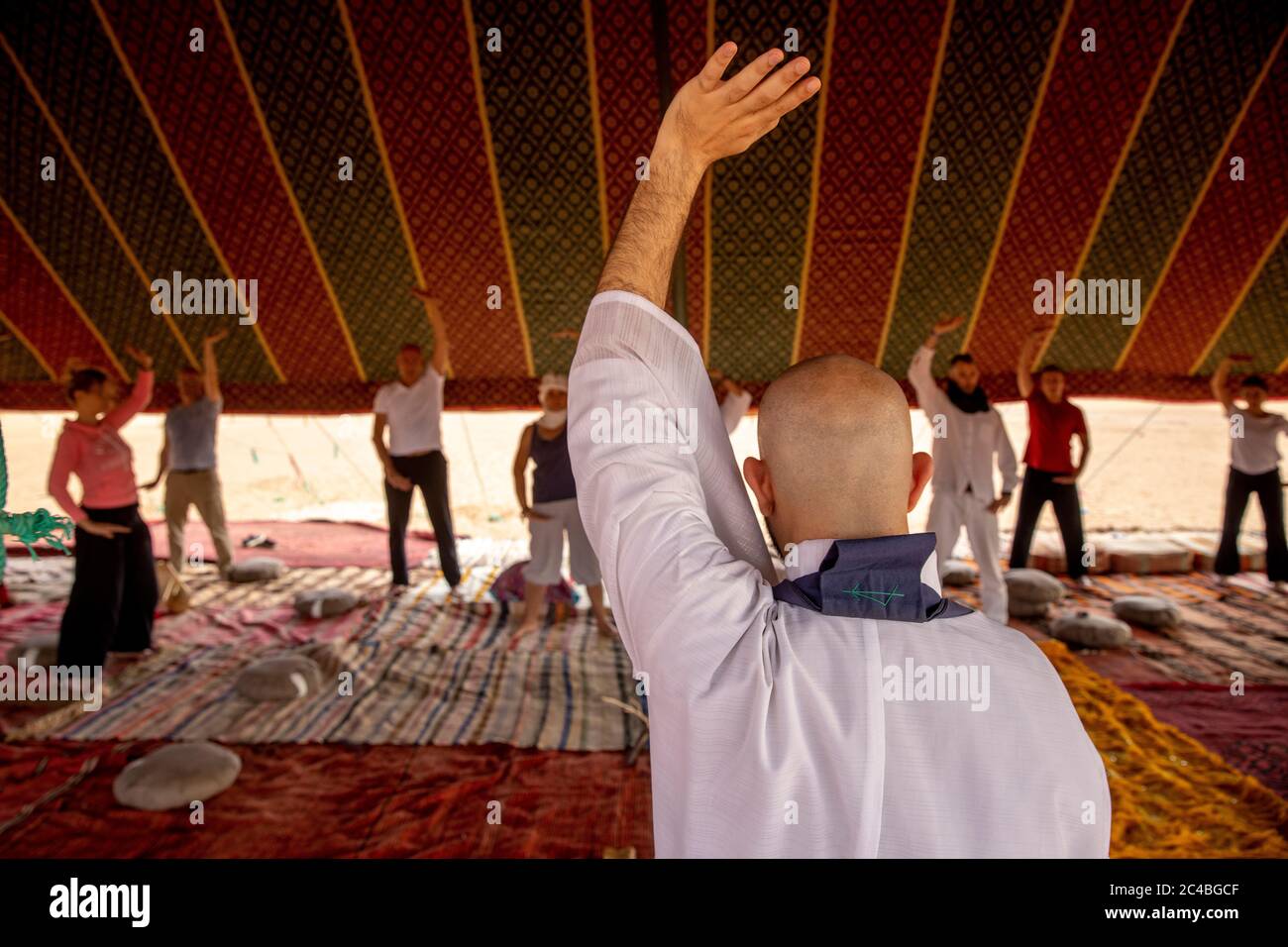 Zen sesshin (retreat) in the sahara desert, morocco Stock Photo