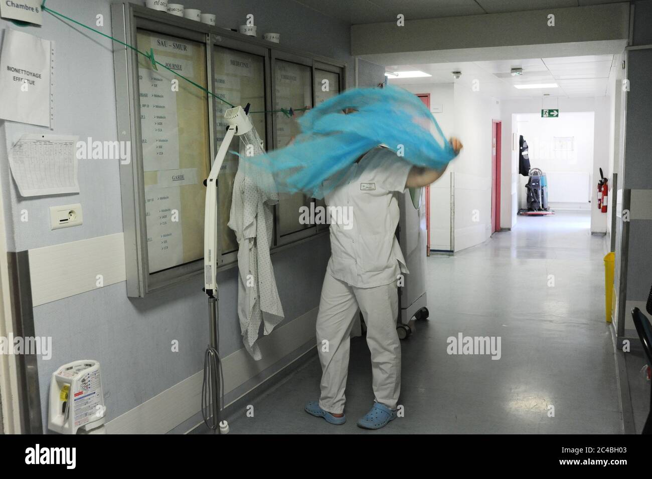 Emergency services of the Abbeville hospital, COVID area, a nurse