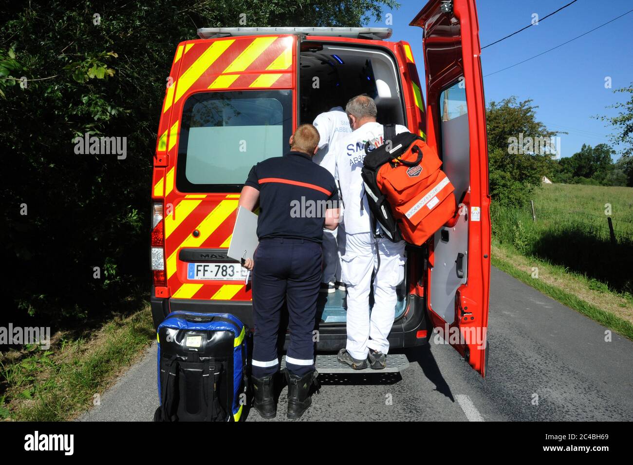 Support by the SDIS 80 firefighters and the SMUR teams from Abbeville,  emergency doctor, State-certified nurse anesthetist and paramedic of a  person w Stock Photo - Alamy