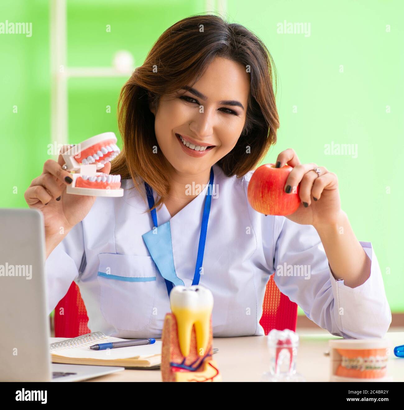 The woman dentist working on teeth implant Stock Photo Alamy