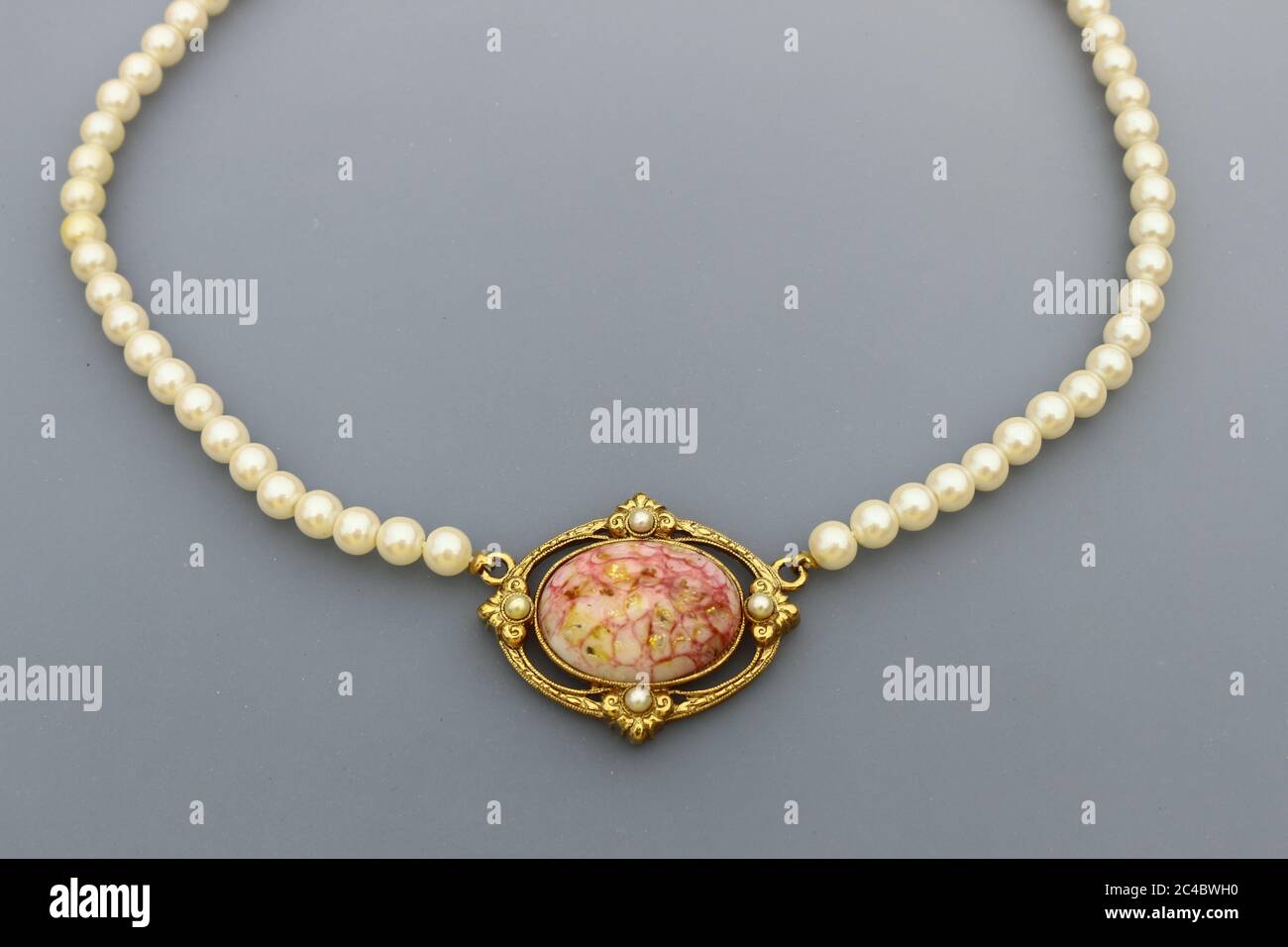 Faux pearl marbled pink glass cabochon cameo pendant necklace Stock