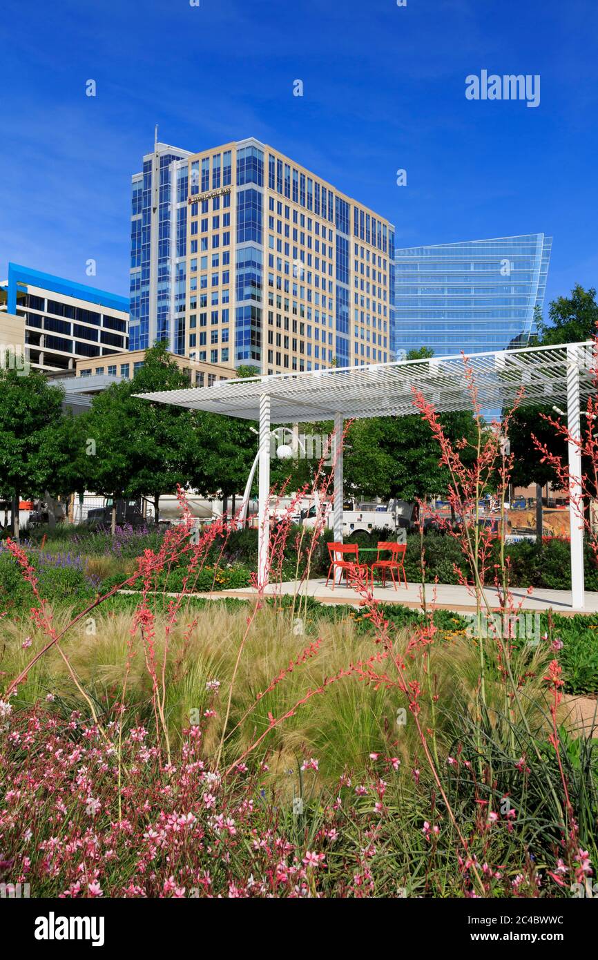 warren weekly downtown marketplace klyde warren park july 4
