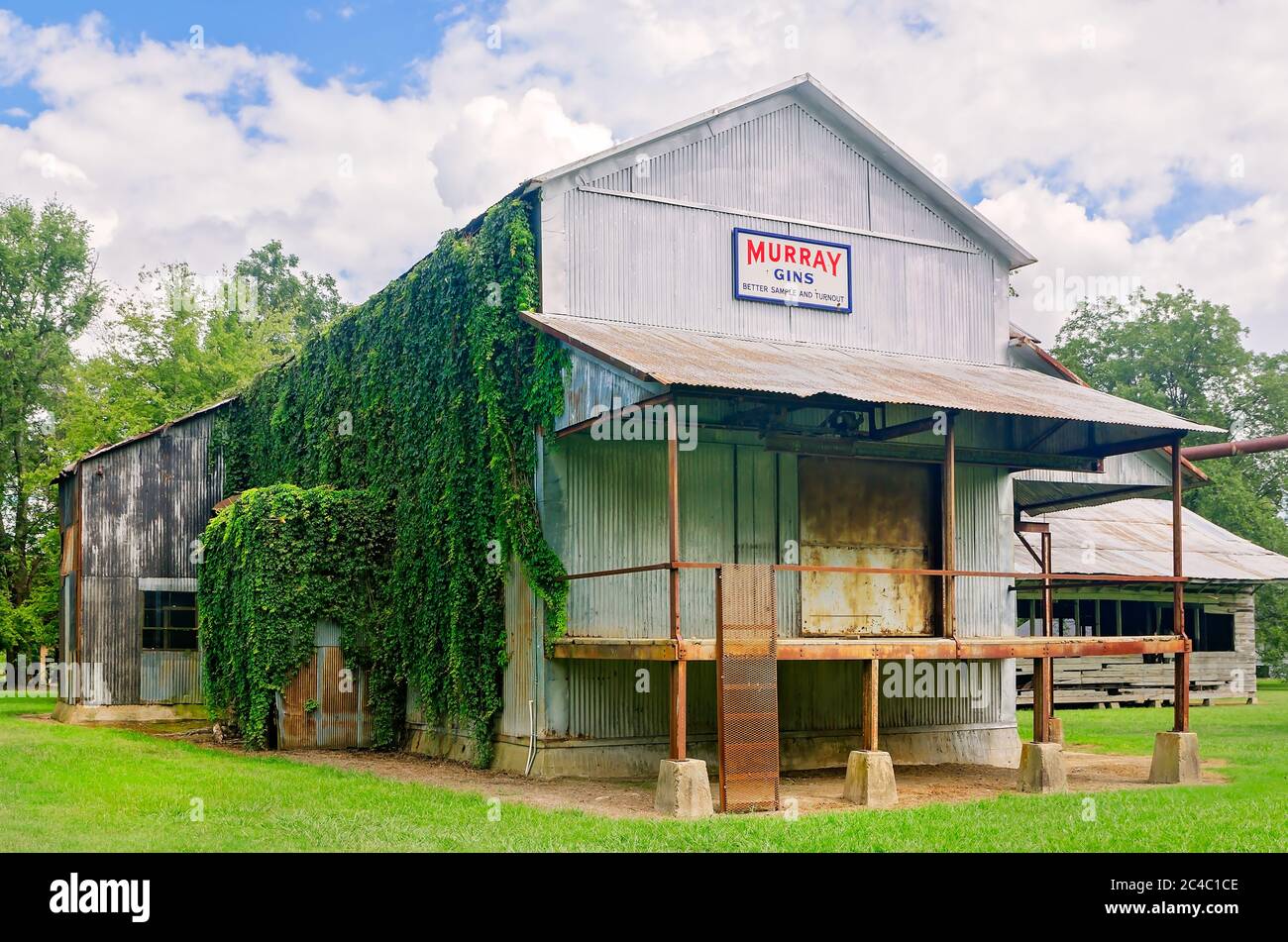Kudzu building hires stock photography and images Alamy