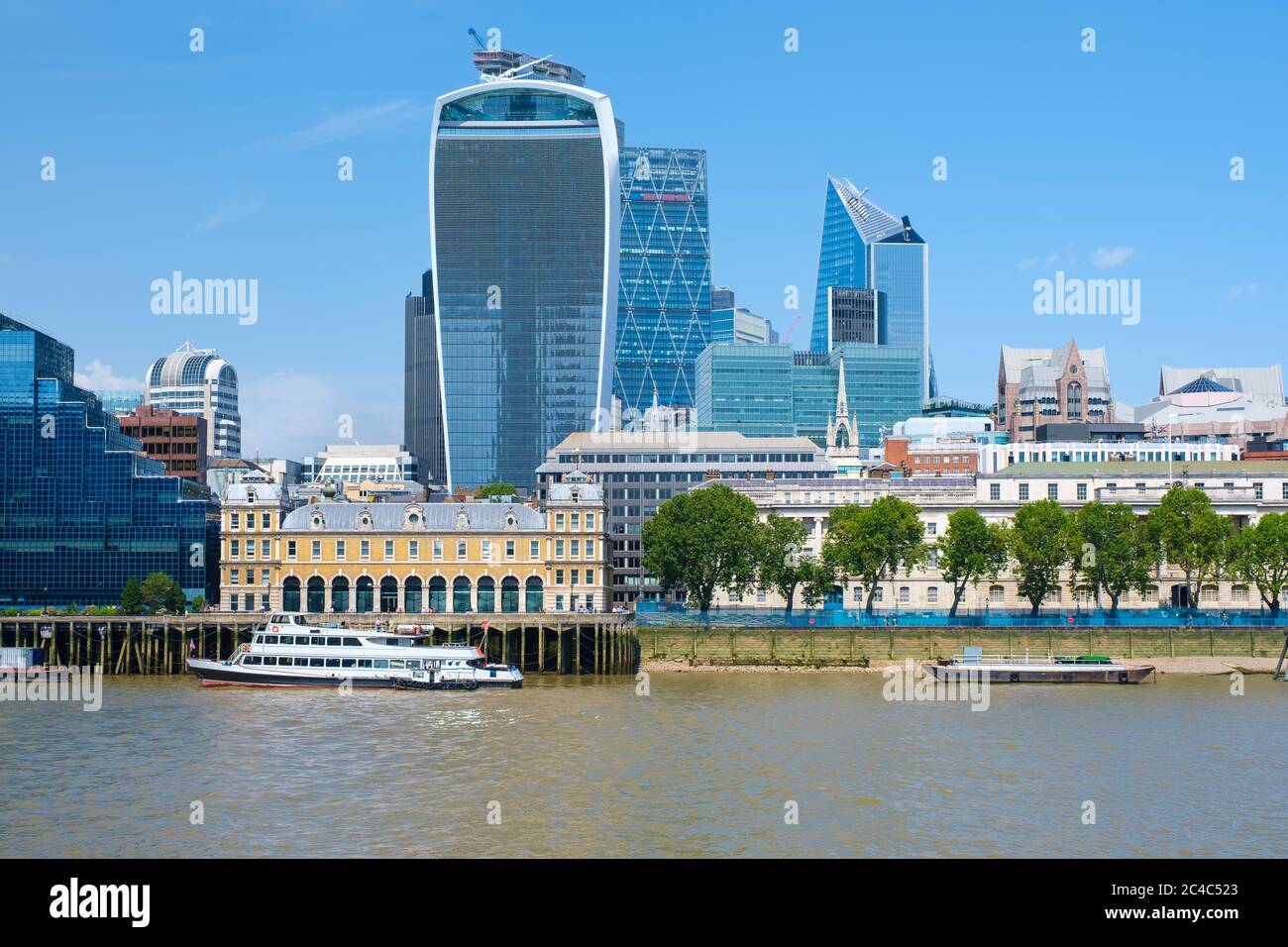 London landmark river architecture hi-res stock photography and images ...