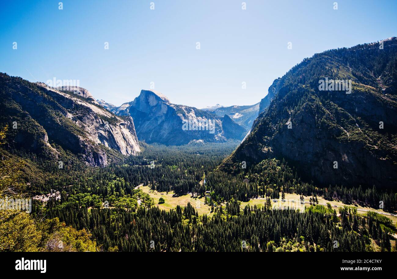 Yosemite national park peaks hi-res stock photography and images - Alamy