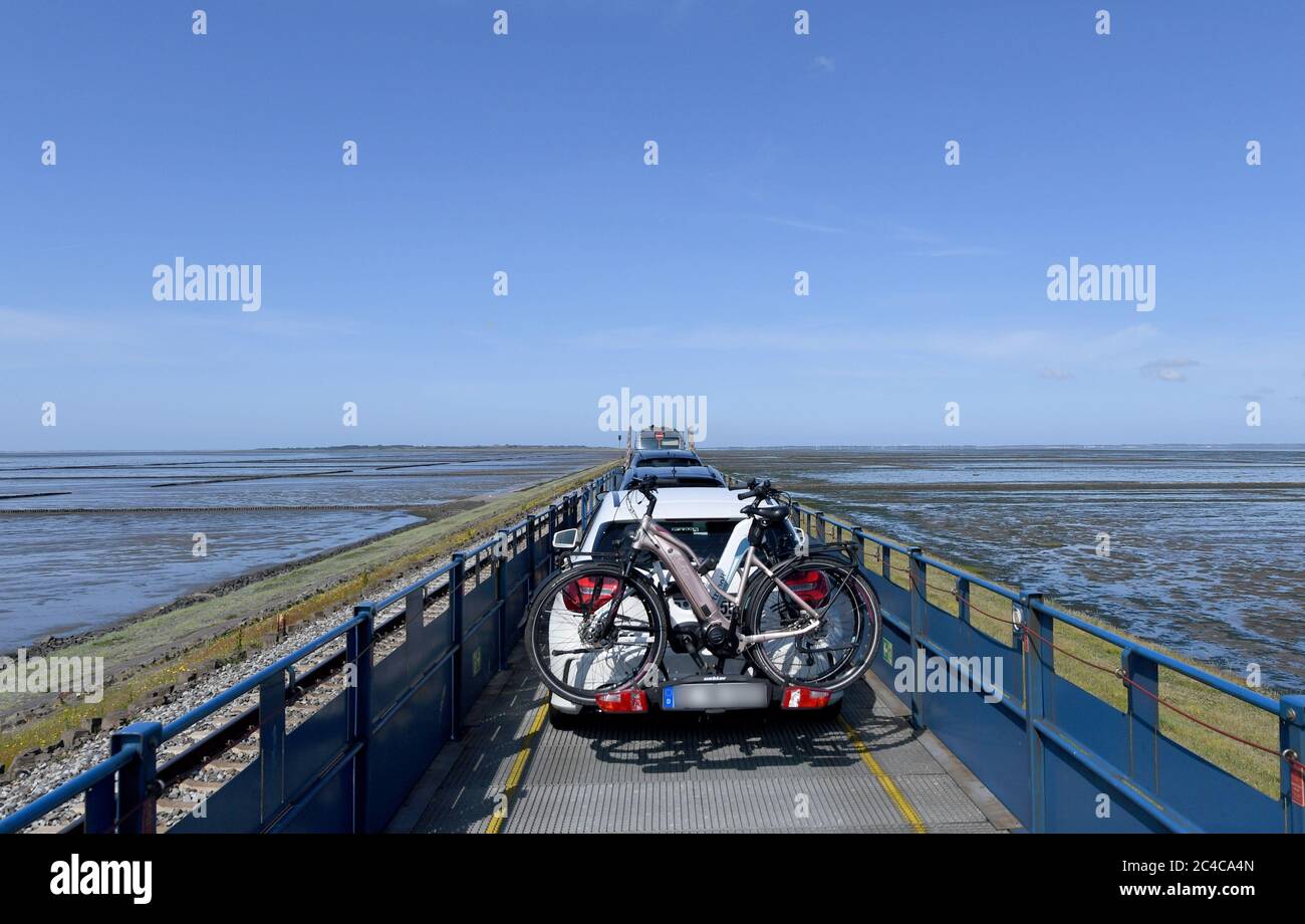 Sylt, Germany. 23rd June, 2020. Cars travel on the Auto Train in the direction of Sylt. (to dpa 'The people are euphoric' - holidays on Sylt in times of Corona') Credit: Carsten Rehder/dpa - ATTENTION: License plate was made unrecognizable/dpa/Alamy Live News Stock Photo