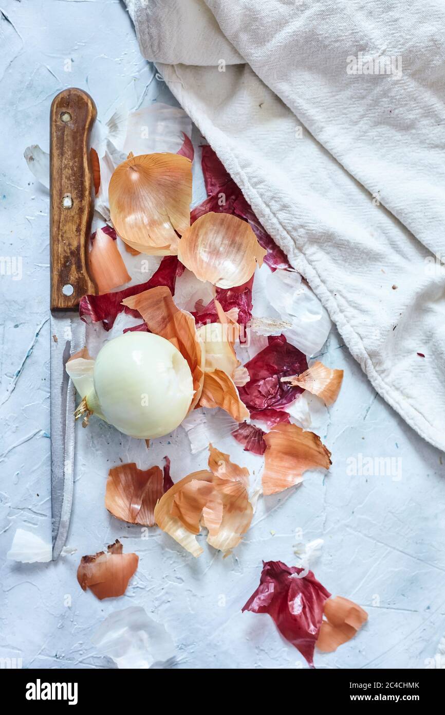 Clean Onions Cleaning fresh onions in the kitchen. Top view Stock Photo - Alamy