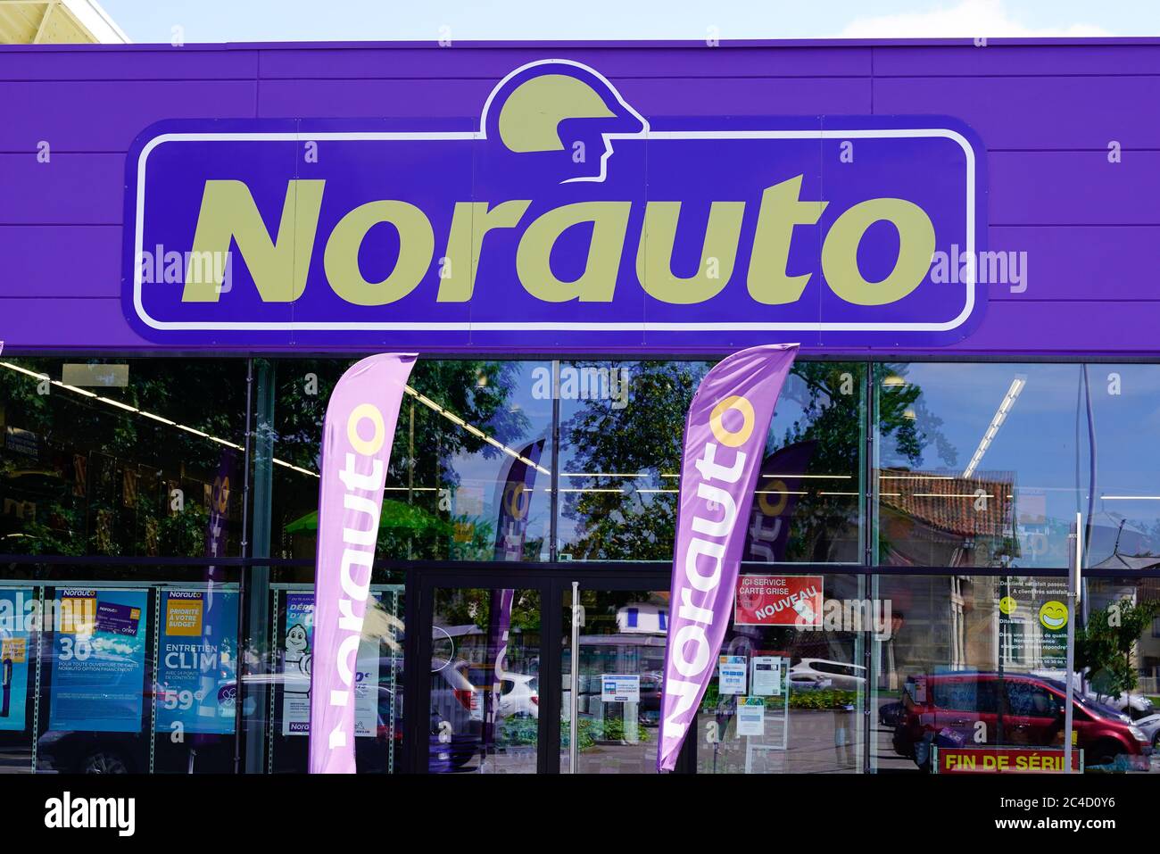 Bordeaux , Aquitaine / France - 06 20 2020 : norauto sign flag and logo on car repair store station french Stock Photo