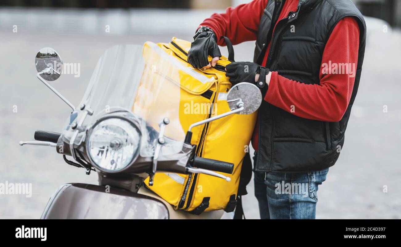Delivery bag hires stock photography and images Alamy