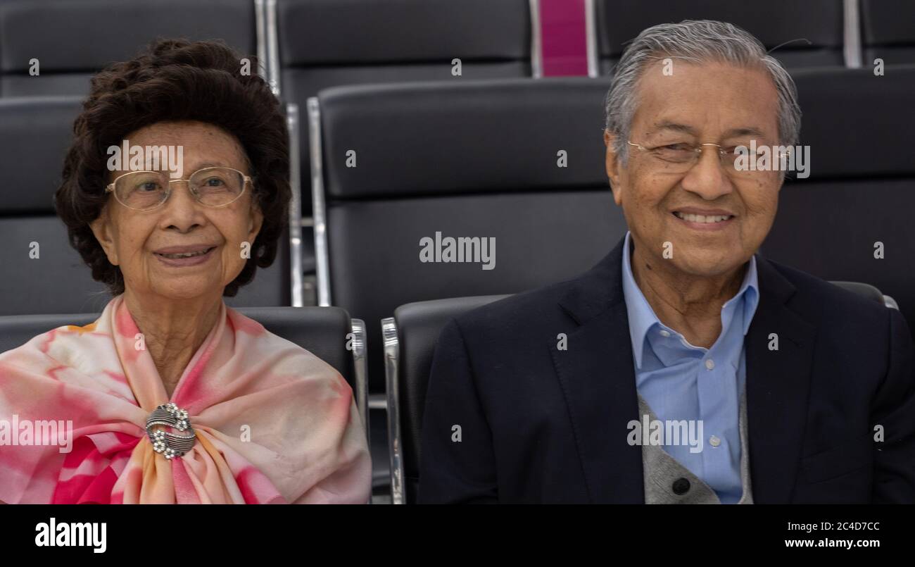 Tun Dr. Mahathir Mohamed, the ex Prime Minister of Malaysia and his wife at Narita International Airport, Tokyo, Japan Stock Photo