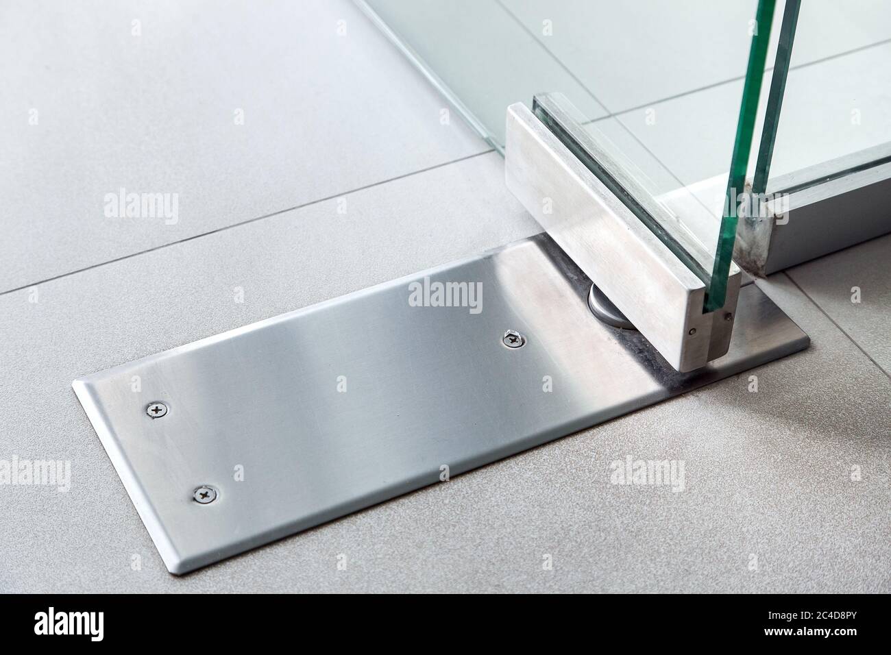 Glass door fittings, swivel mechanism holding the door and allowing the