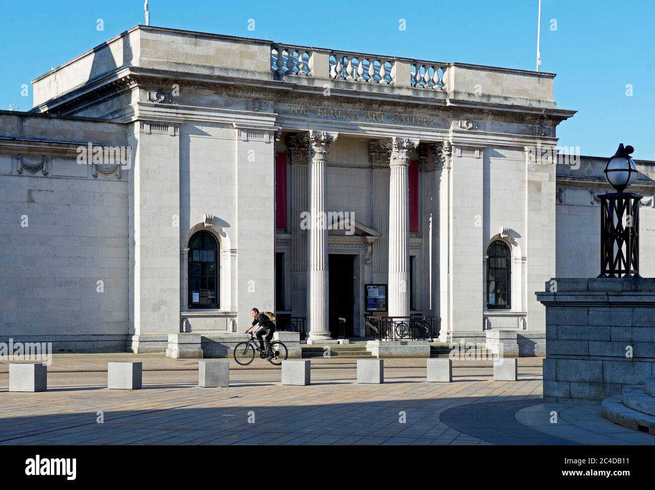 Man cycling past Ferens Art Galley, Hull, Humberside, East Yorkshire, England UK Stock Photo