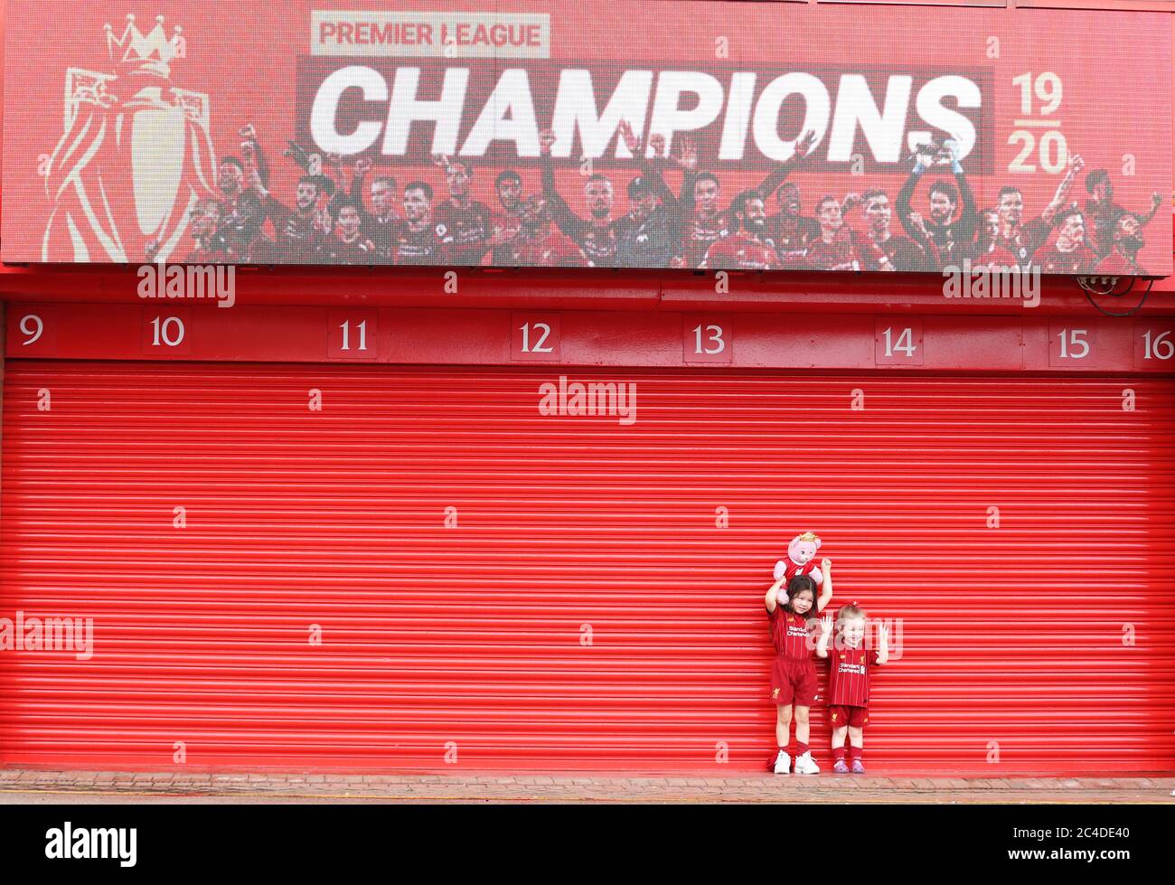Kendall Hope, aged 5 (left) and Sadie Howard, aged 3, pose with a cardboard cutout of the
