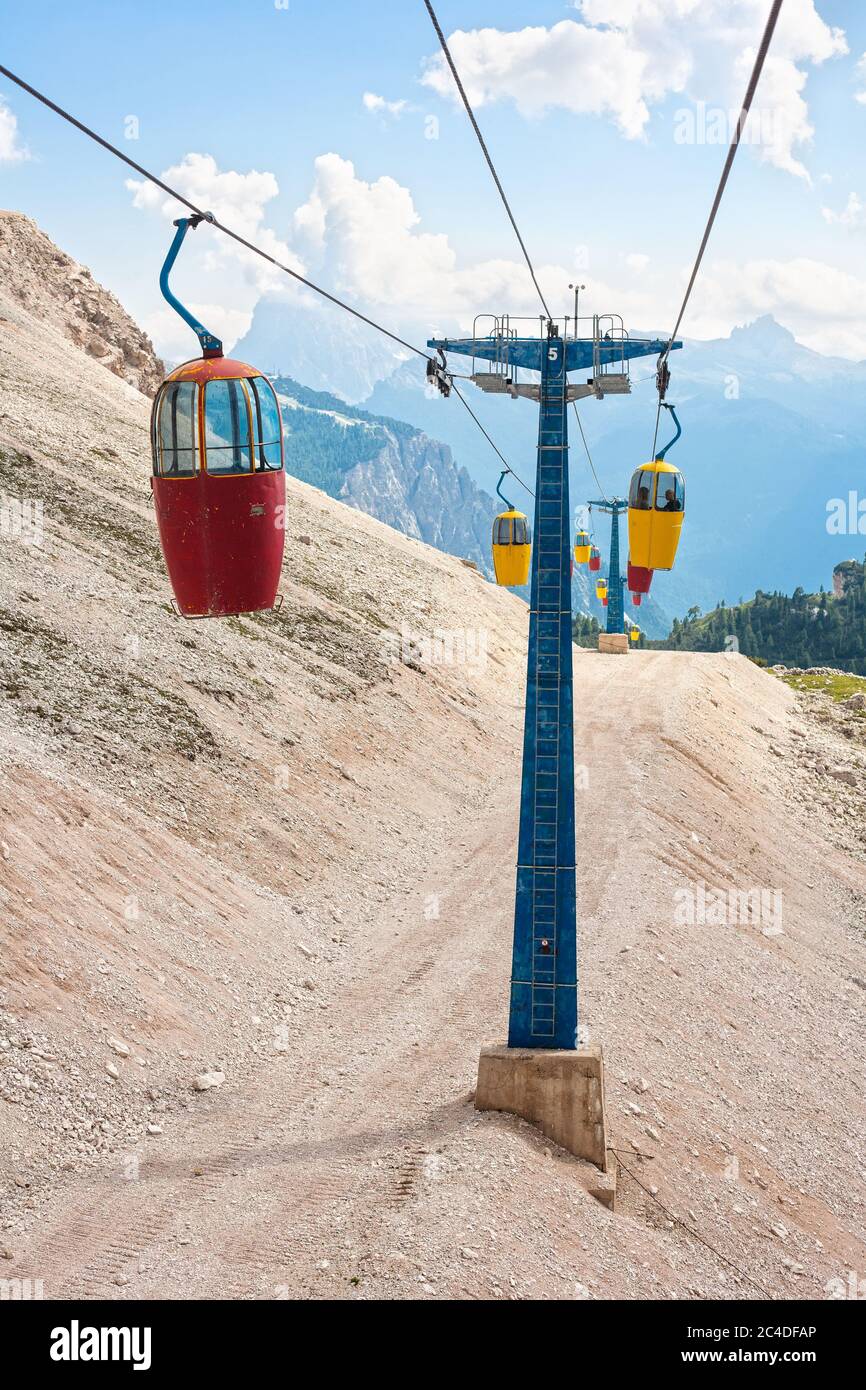 Cable car in the Dolomites (Cortina d'Ampezzo, Italy Stock Photo - Alamy