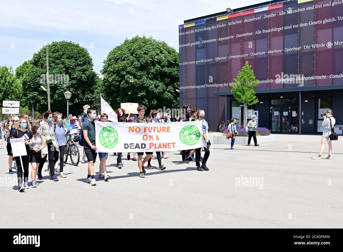 Vienna, Austria. 26th June, 2020. Rally and demonstration of Fridays for Future: climate strike: 'No Jobs on a Dead Planet' in Vienna on June 26, 2020. Credit: Franz Perc / Alamy Live News Stock Photo