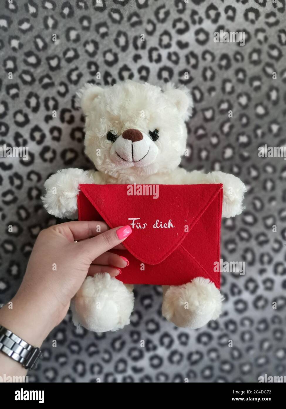Teddy bear with an envelope and the inscription Für Dich Stock Photo