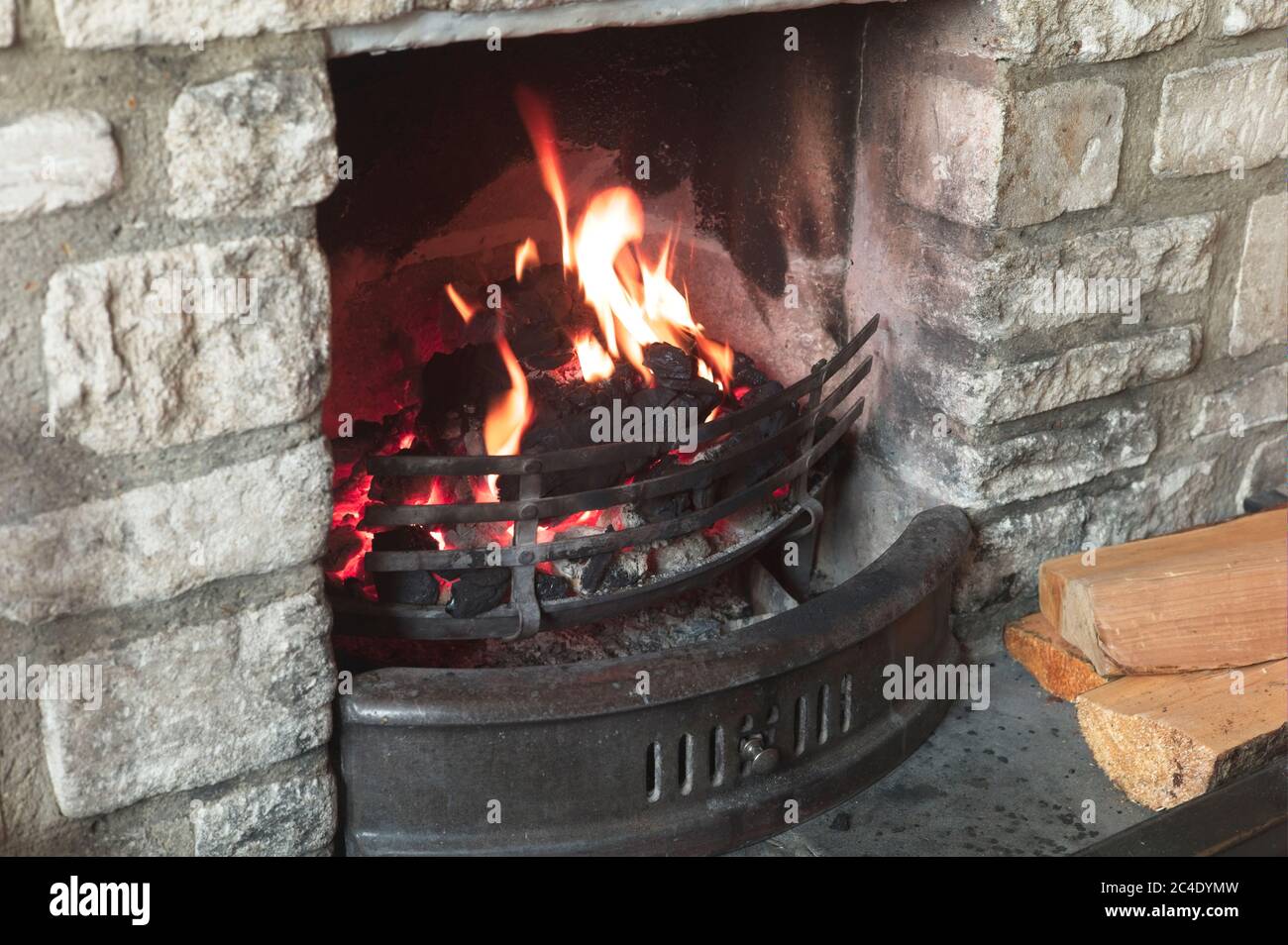 Traditional open fire in a British home. Burning coal and wooden logs Stock Photo Alamy