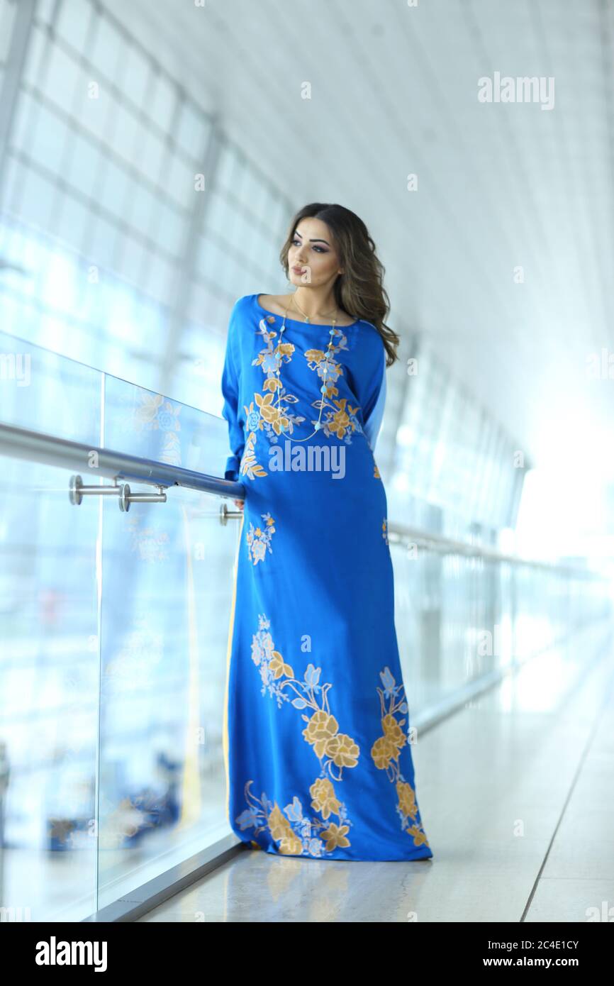 Arab Women in Turquoise Traditional arab Dress Stock Photo - Alamy