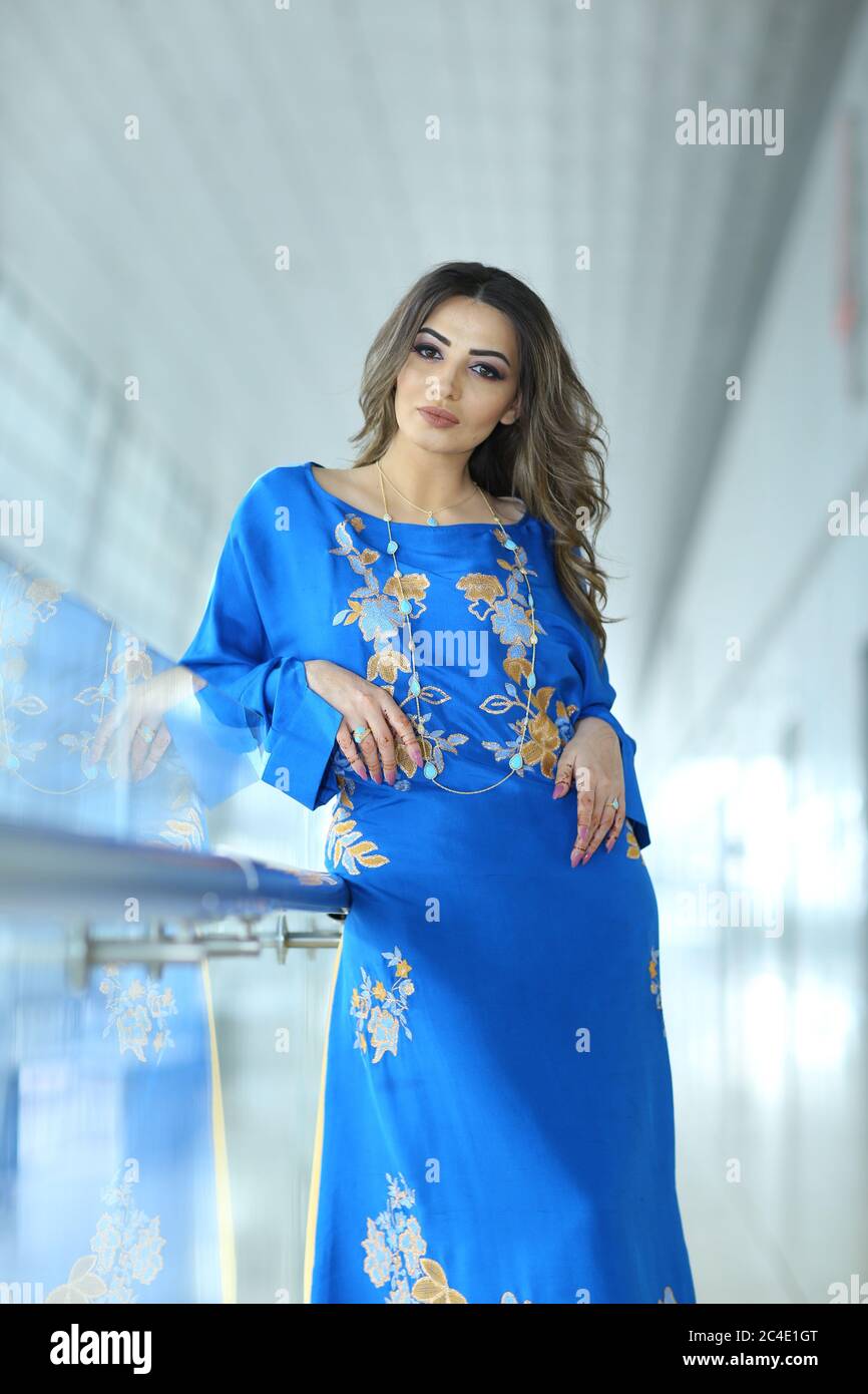 Arab Women in Turquoise Traditional arab Dress Stock Photo - Alamy