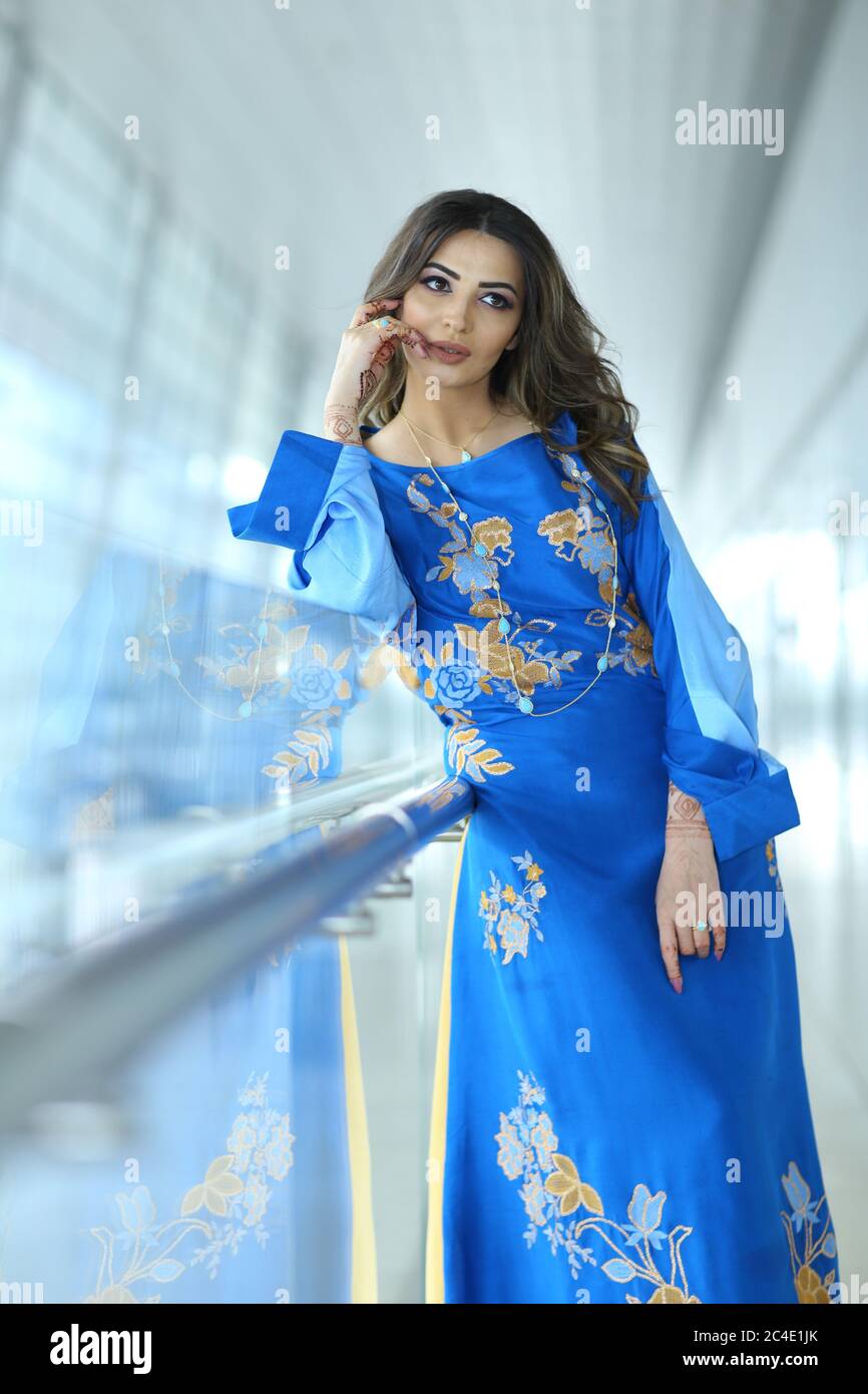 Arab Women in Turquoise Traditional arab Dress Stock Photo - Alamy