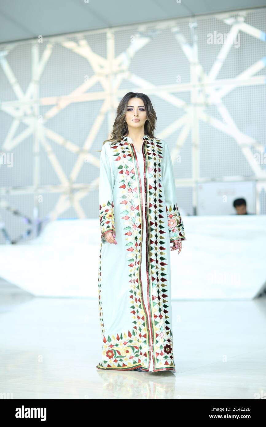 Arab Women in Traditional arab Dress Stock Photo - Alamy