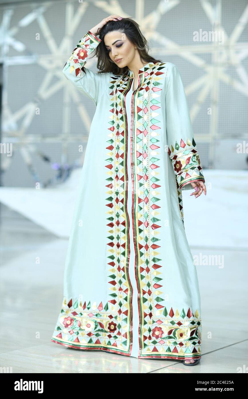 Arab Women in Traditional arab Dress Stock Photo - Alamy